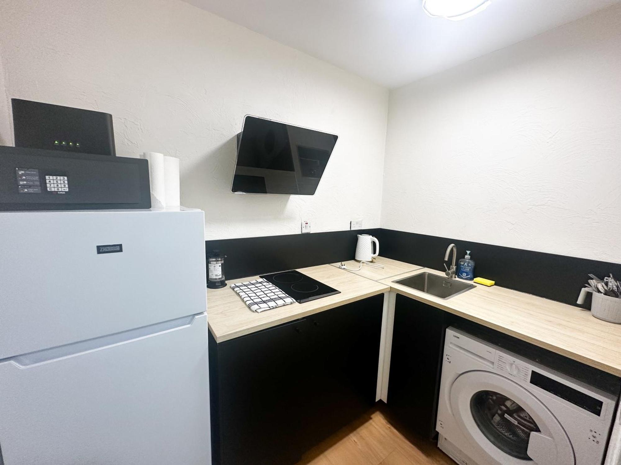 Flat 2 In Aldgate Apartment