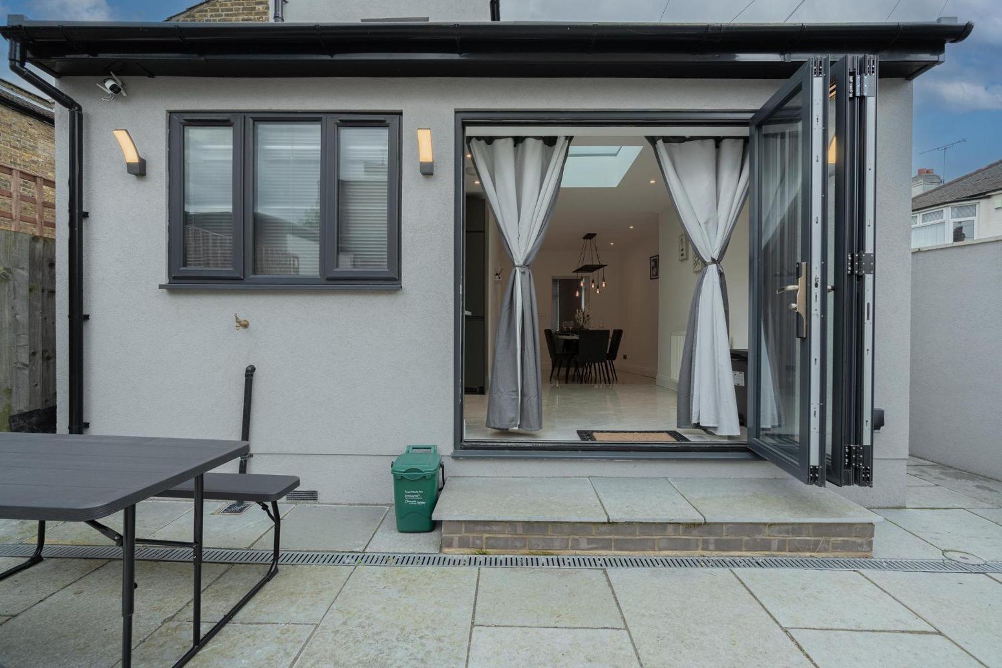Stunning 3 Bd House-tottenham Hotspur Stadium-parking And Wifi Free Ferienhaus
