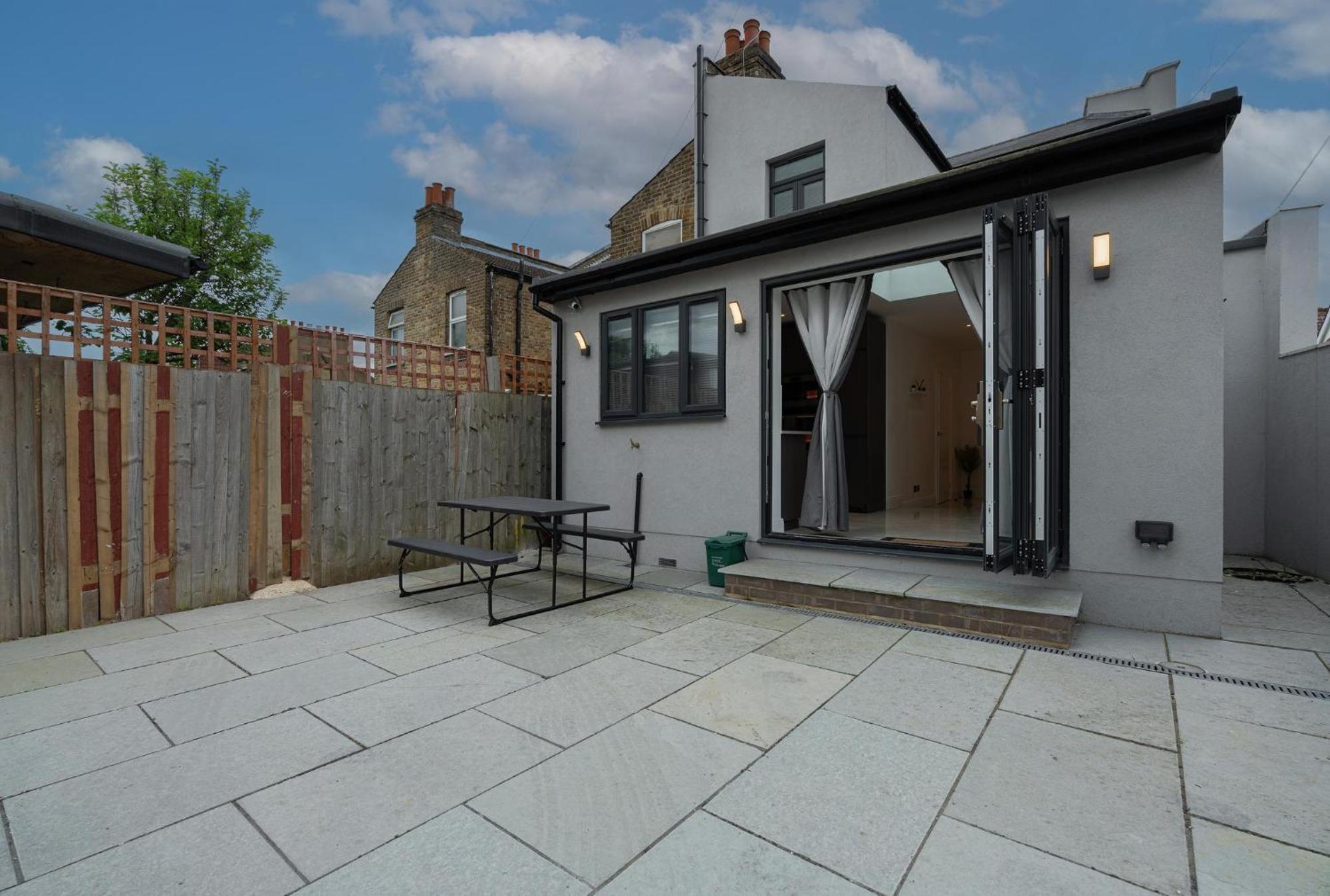 Stunning 3 Bd House-tottenham Hotspur Stadium-parking And Wifi Free Ferienhaus London