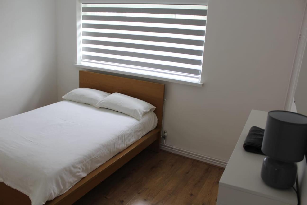 Apartment 2 Bedroom Entire Flat 2 Minutes From Underground *