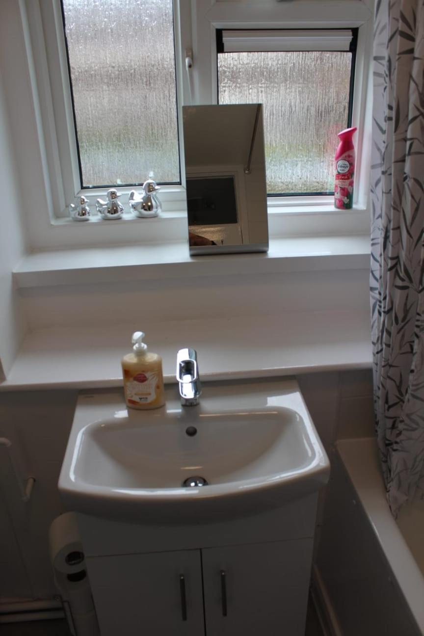 Apartment 2 Bedroom Entire Flat 2 Minutes From Underground *