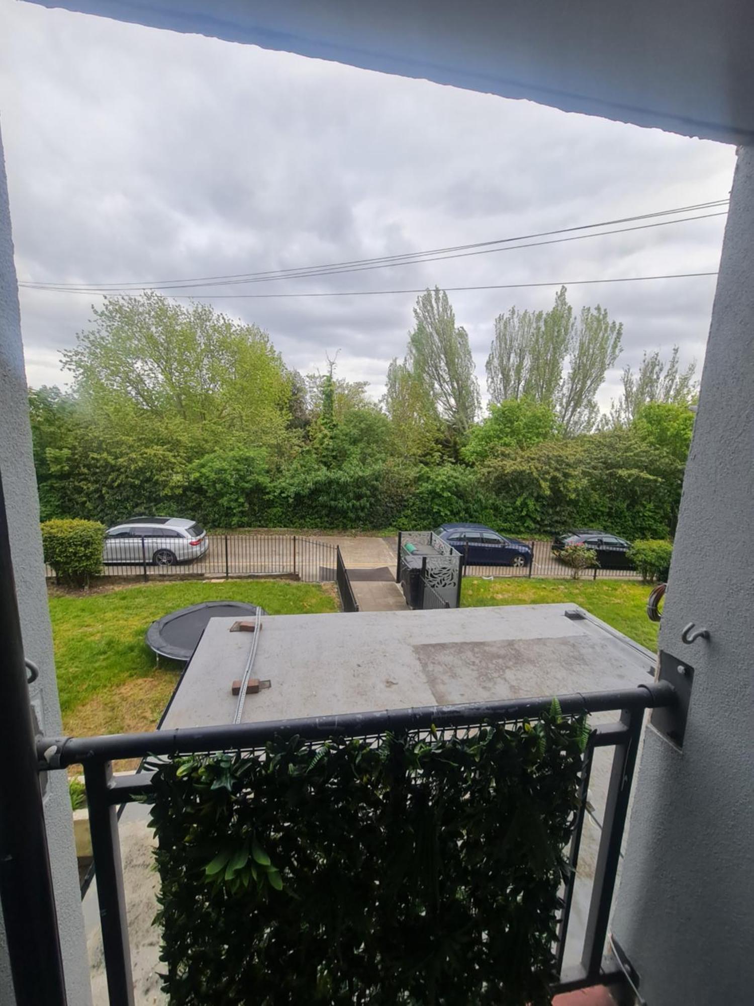 2 Bedroom Entire Flat 2 Minutes From Underground *