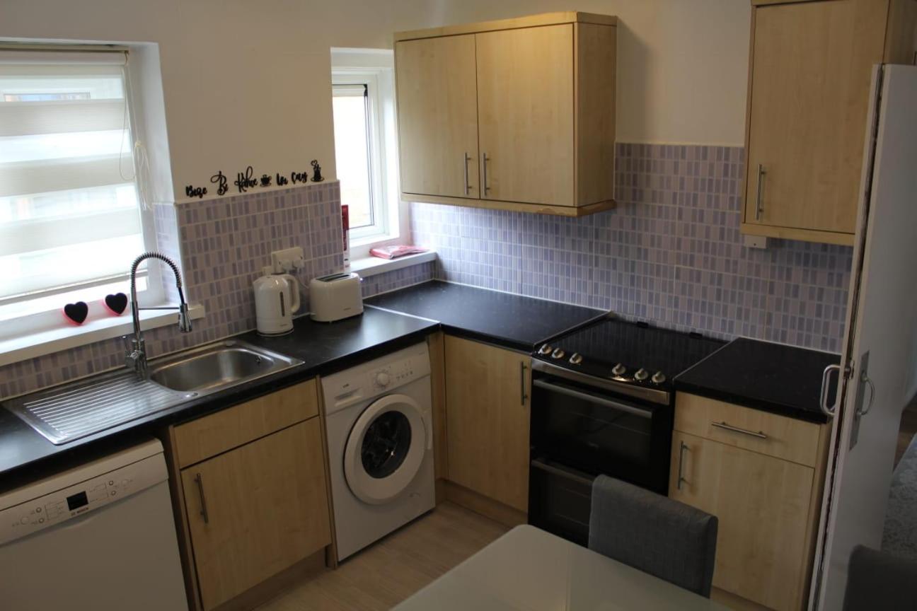 Apartment 2 Bedroom Entire Flat 2 Minutes From Underground London
