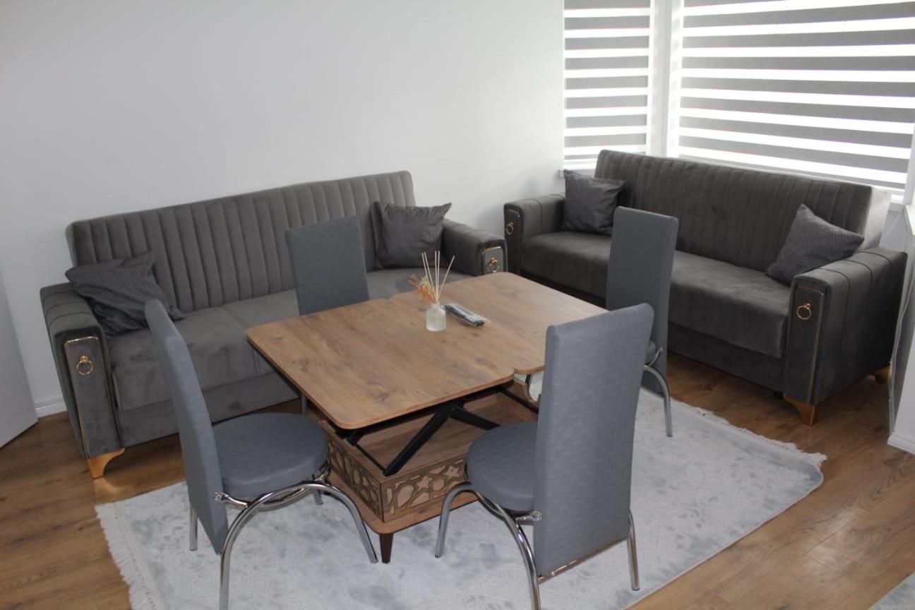 2 Bedroom Entire Flat 2 Minutes From Underground *