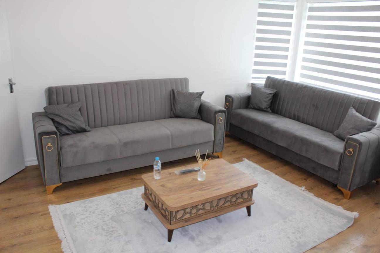 Apartment 2 Bedroom Entire Flat 2 Minutes From Underground London