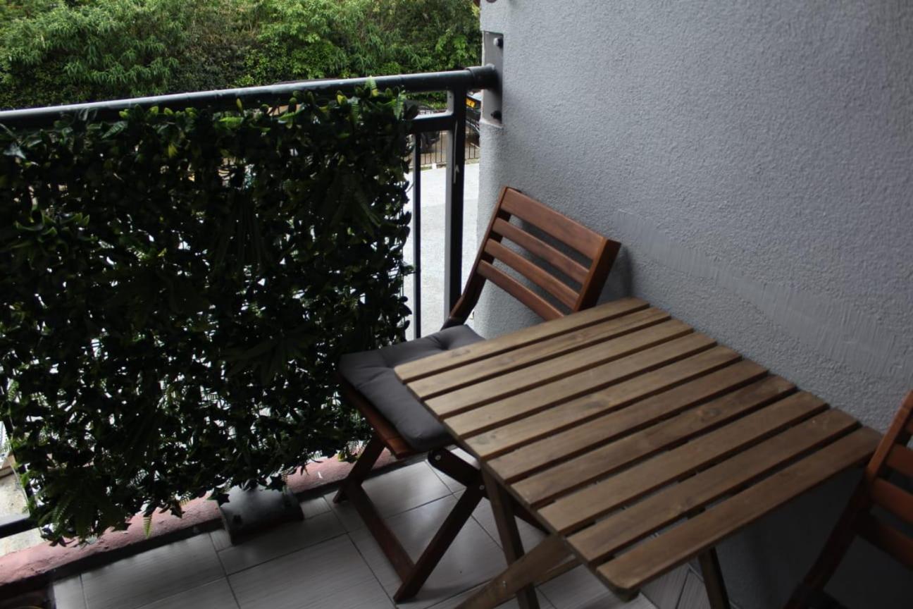 Apartment 2 Bedroom Entire Flat 2 Minutes From Underground London