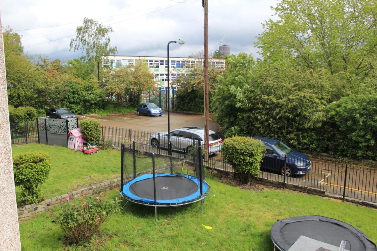 2 Bedroom Entire Flat 2 Minutes From Underground