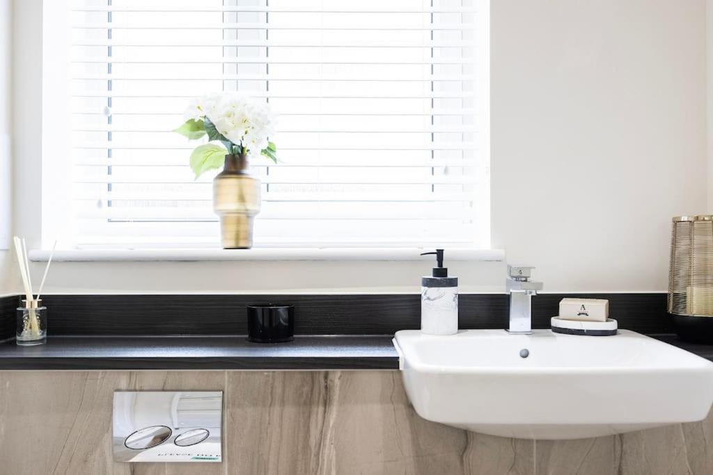 Free Parking/luxurious 3 Bd House/best Offer Londen