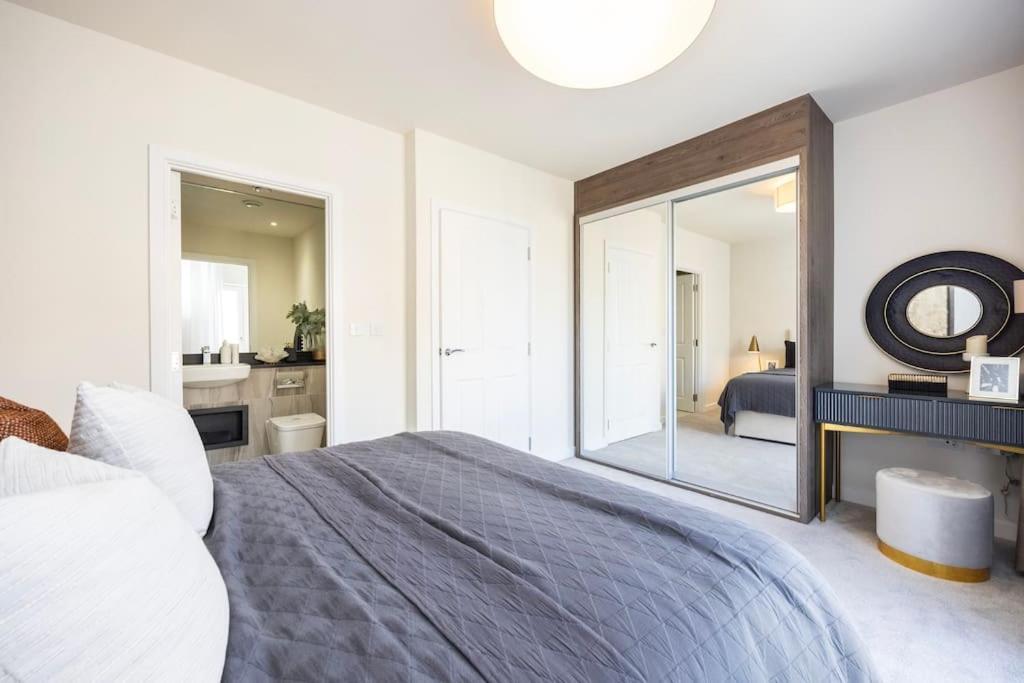 Free Parking/luxurious 3 Bd House/best Offer * Londen
