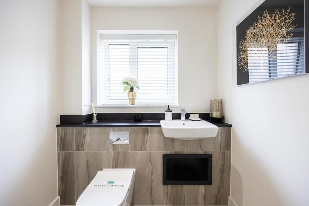 Free Parking/luxurious 3 Bd House/best Offer * Londen