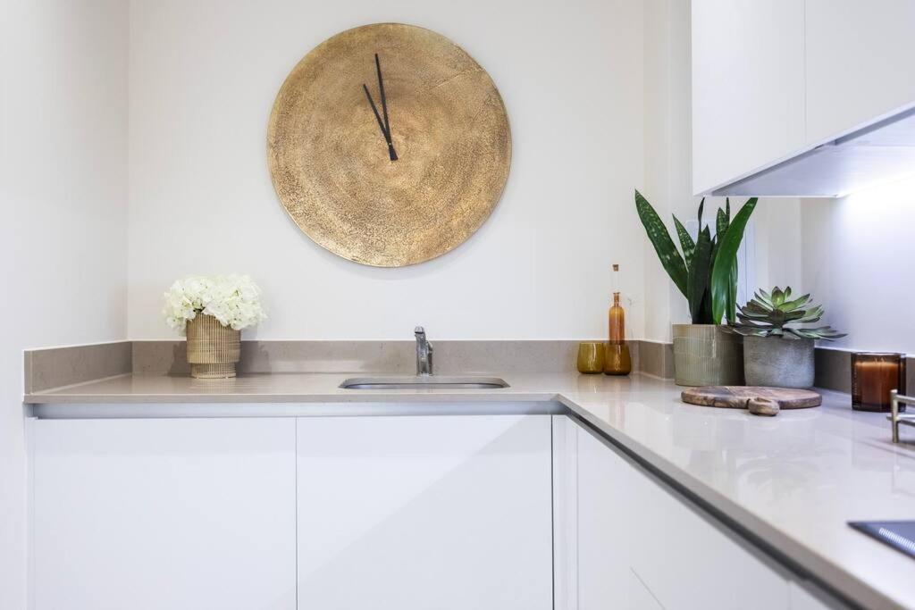 Free Parking/luxurious 3 Bd House/best Offer Londen
