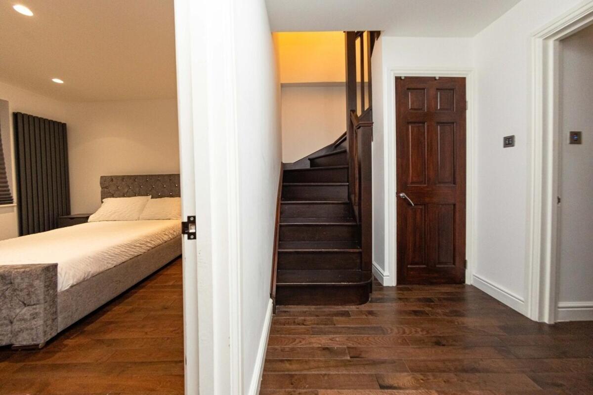 Holiday home Bonneville House, Private Jacuzzi And Modern Interior London