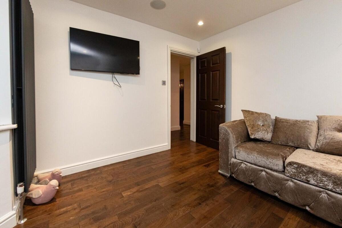 Bonneville House, Private Jacuzzi And Modern Interior Holiday home London