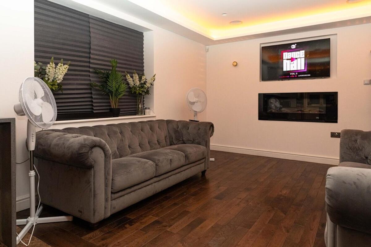Holiday home Bonneville House, Private Jacuzzi And Modern Interior London
