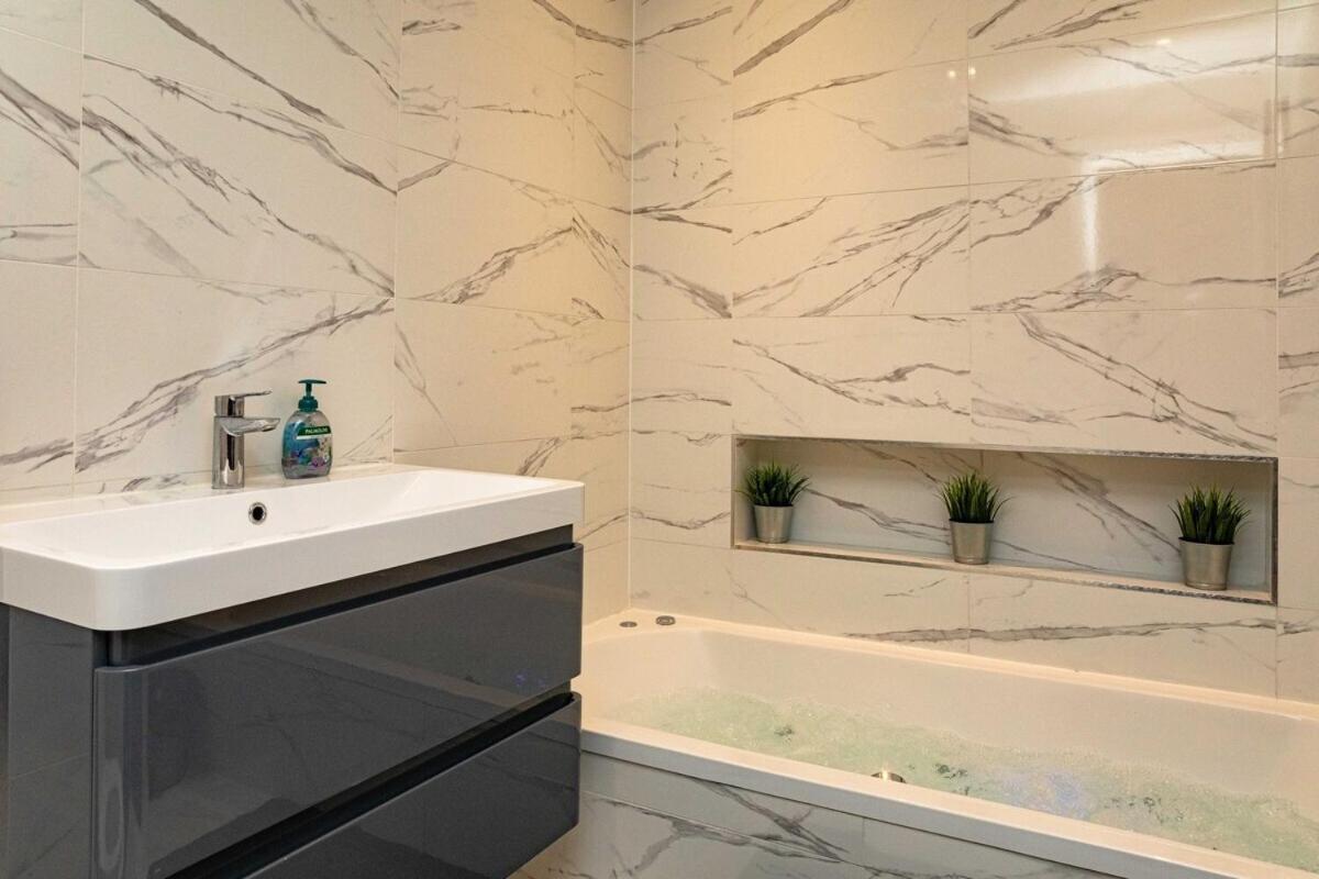 Bonneville House, Private Jacuzzi And Modern Interior *