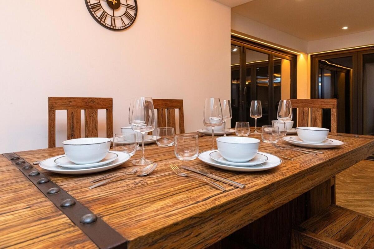 Bonneville House, Private Jacuzzi And Modern Interior Holiday home London