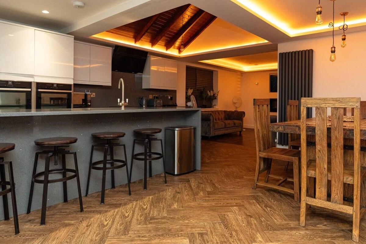 Bonneville House, Private Jacuzzi And Modern Interior Holiday home