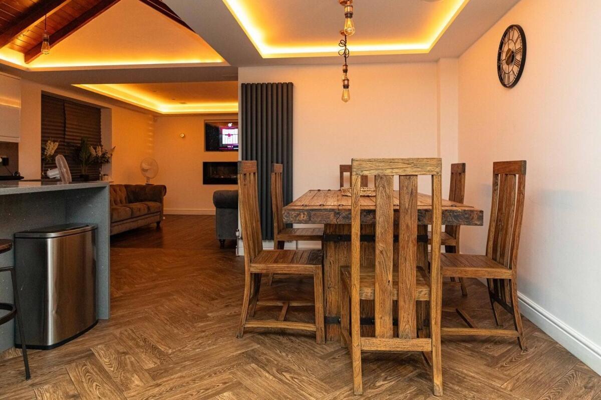 Holiday home Bonneville House, Private Jacuzzi And Modern Interior London
