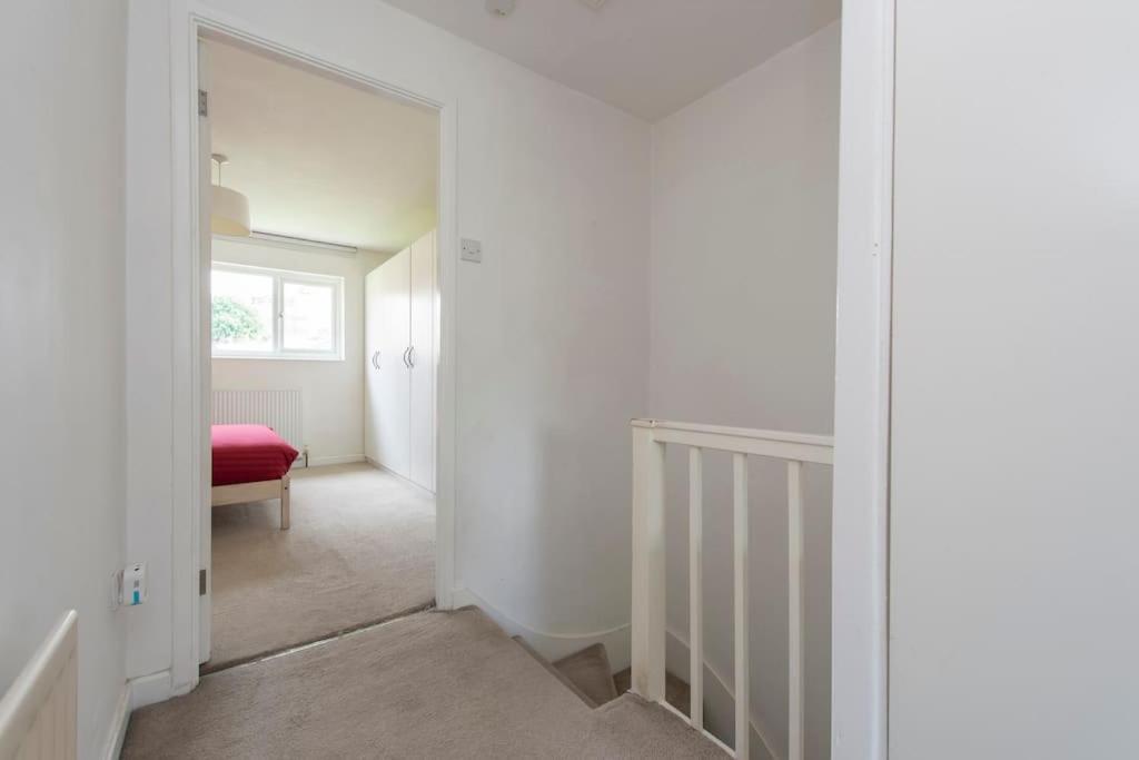 Lovely 2-bed 15 Minutes To Ferienhaus