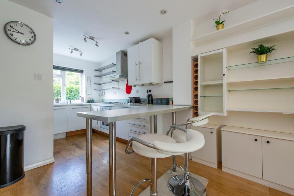 Lovely 2-bed 15 Minutes To London