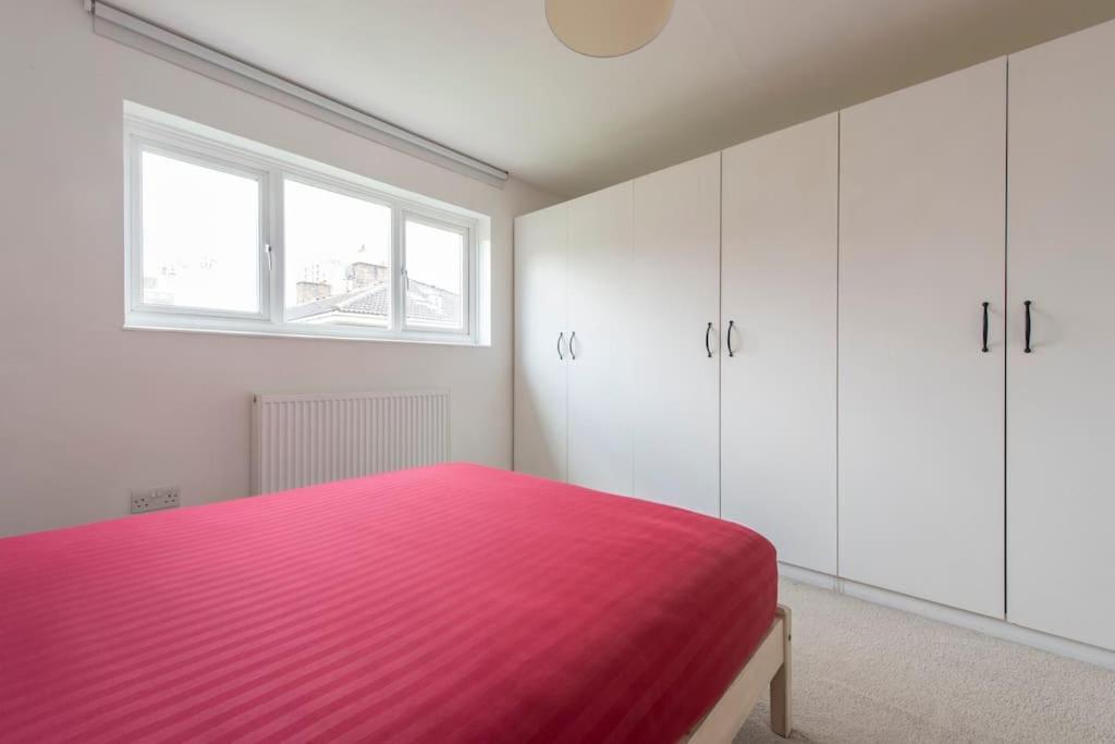 Lovely 2-bed 15 Minutes To Ferienhaus *