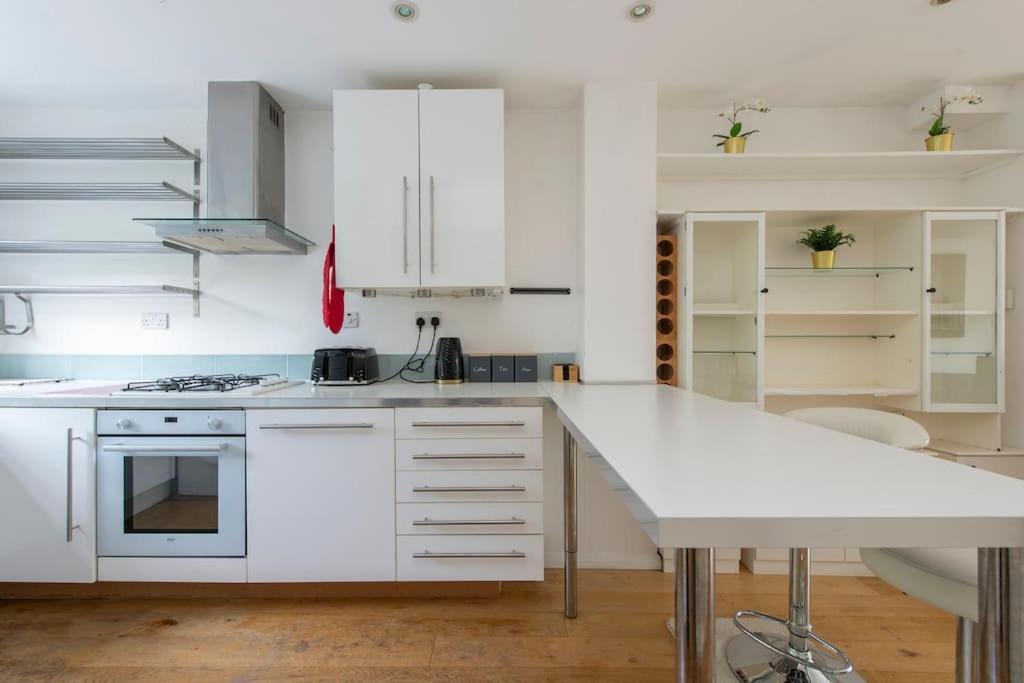 Lovely 2-bed 15 Minutes To Ferienhaus
