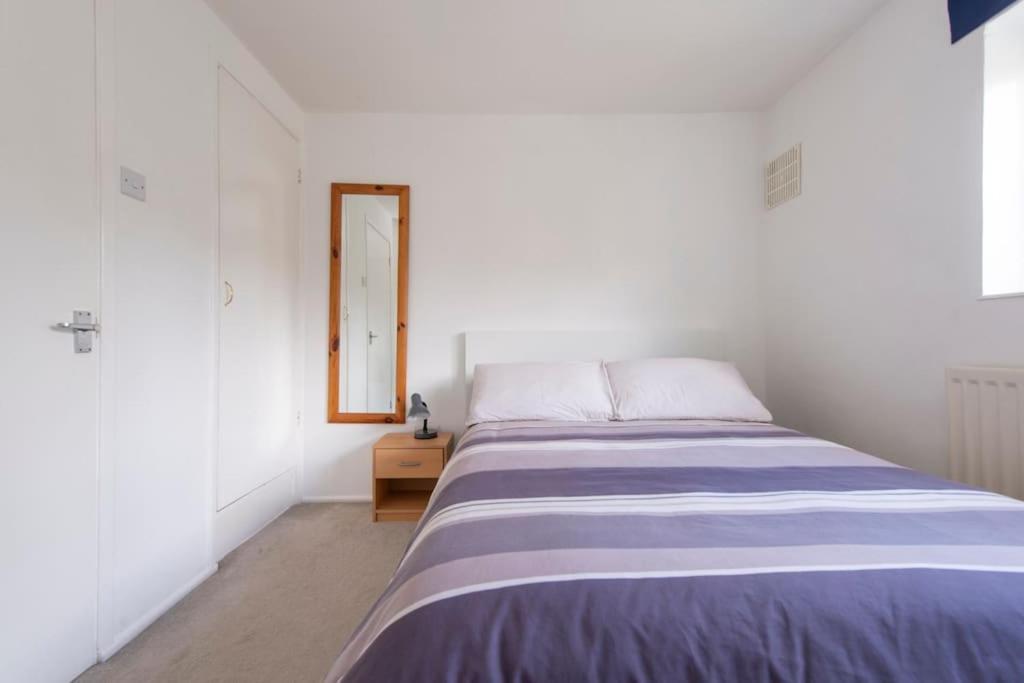 Lovely 2-bed 15 Minutes To *