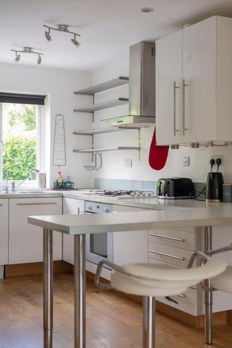 Lovely 2-bed 15 Minutes To London