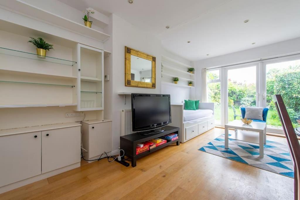 Lovely 2-bed 15 Minutes To Ferienhaus *