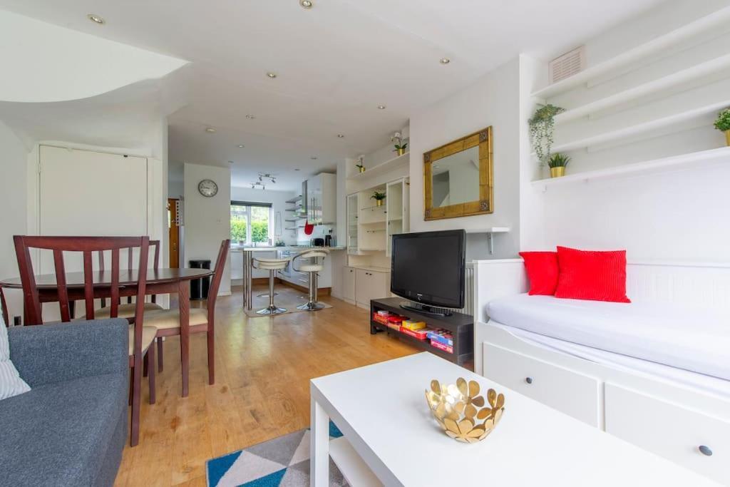 Lovely 2-bed 15 Minutes To London