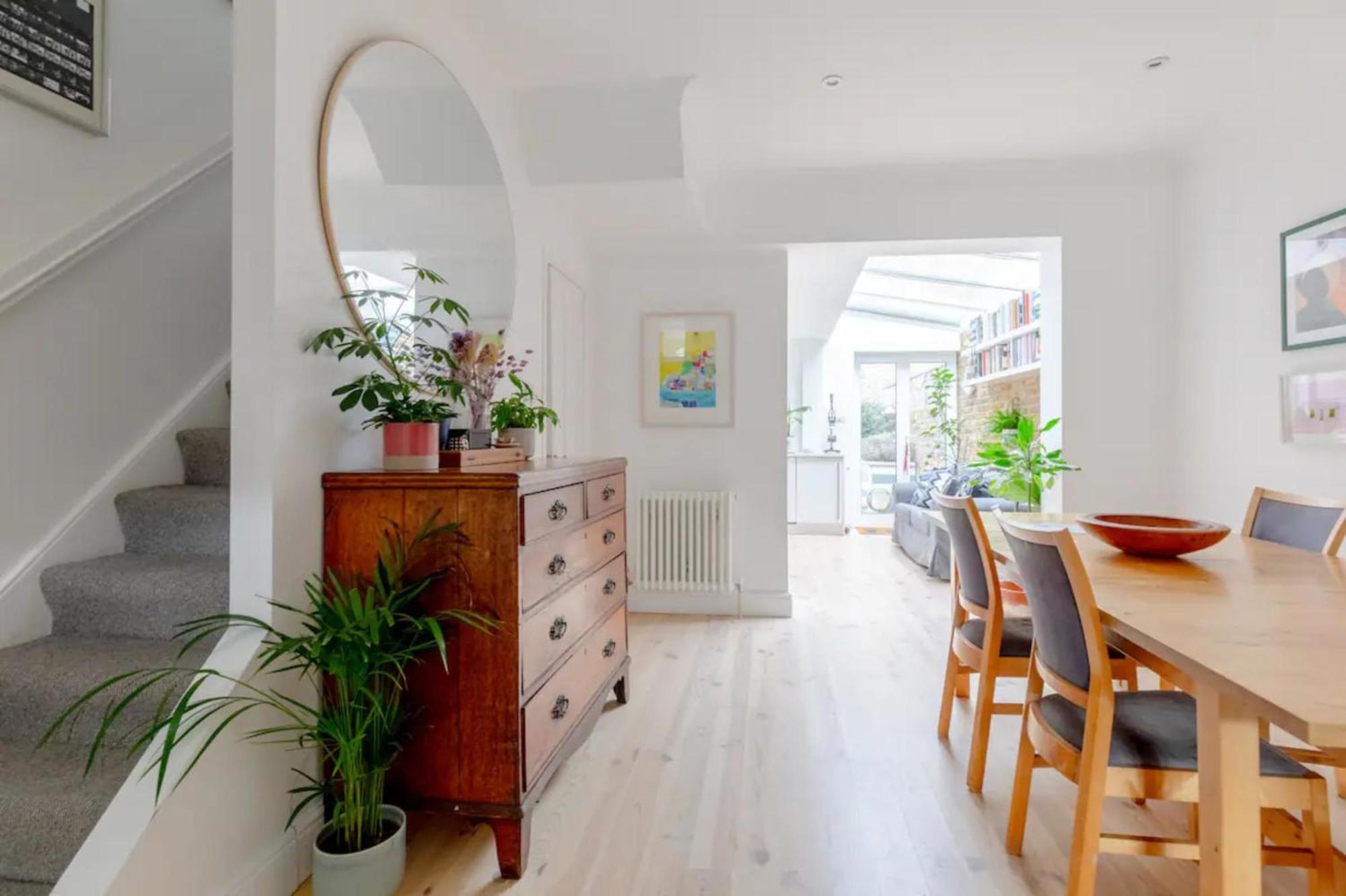 Beautifully Designed 2bd House - By Queen's Park! Holiday home London