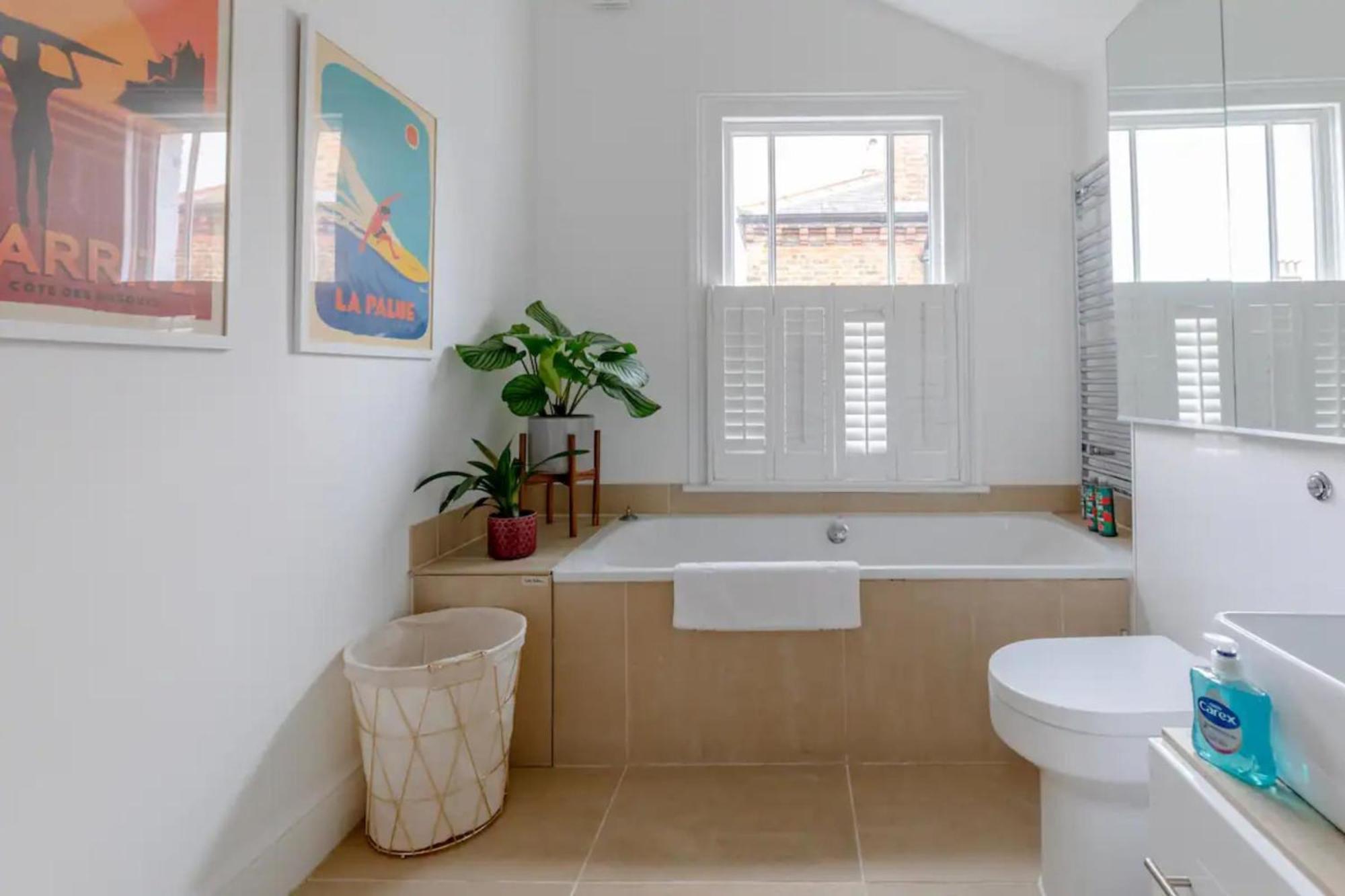 Beautifully Designed 2bd House - By Queen's Park!
