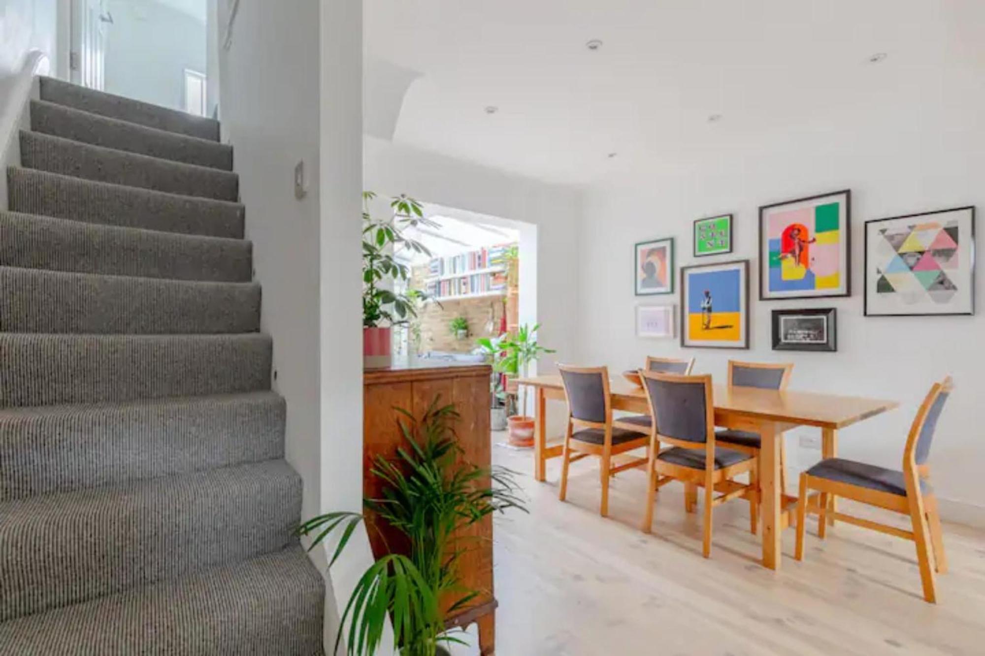Beautifully Designed 2bd House - By Queen's Park! Holiday home