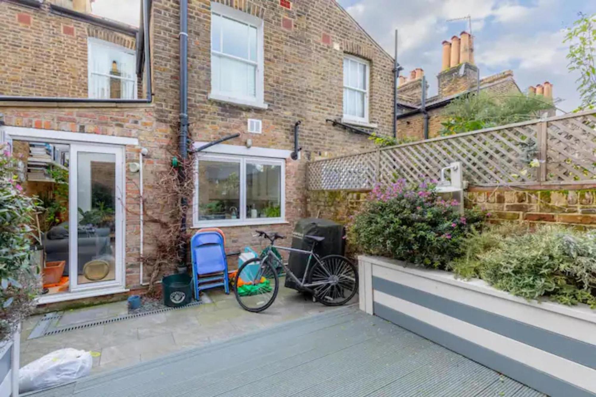 Beautifully Designed 2bd House - By Queen's Park! Holiday home *