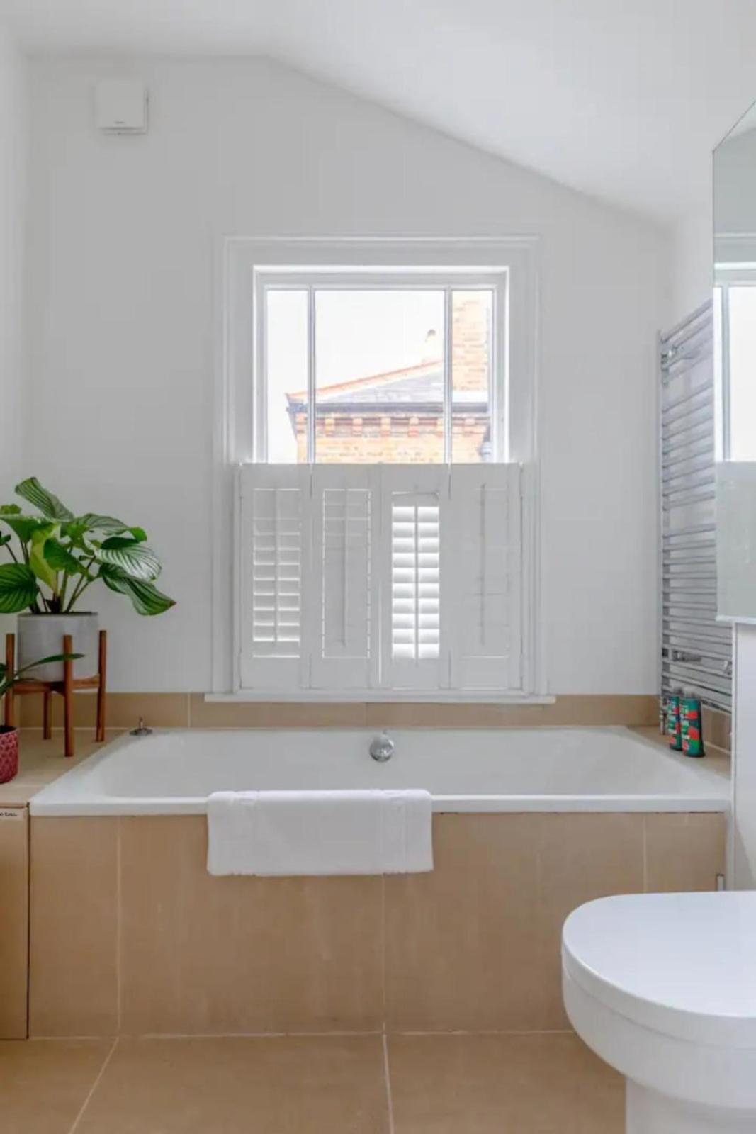 Holiday home Beautifully Designed 2bd House - By Queen's Park!
