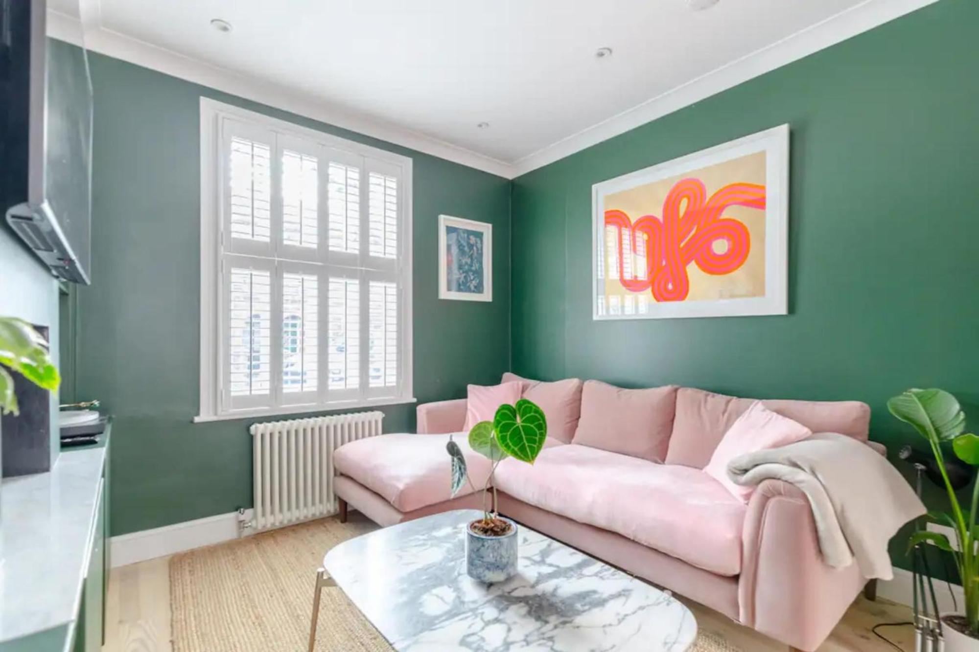 Beautifully Designed 2bd House - By Queen's Park! Holiday home London