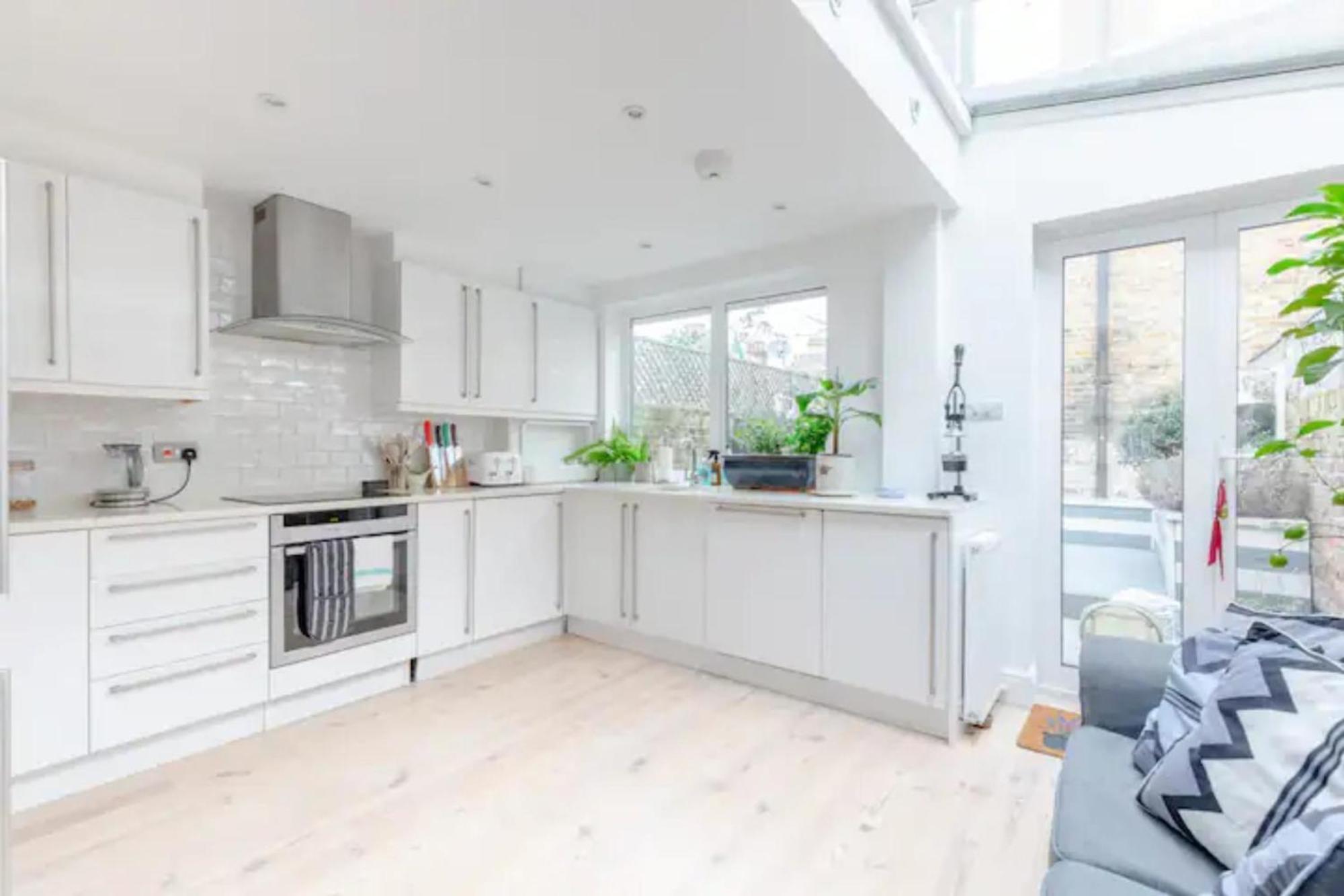Beautifully Designed 2bd House - By Queen's Park! London