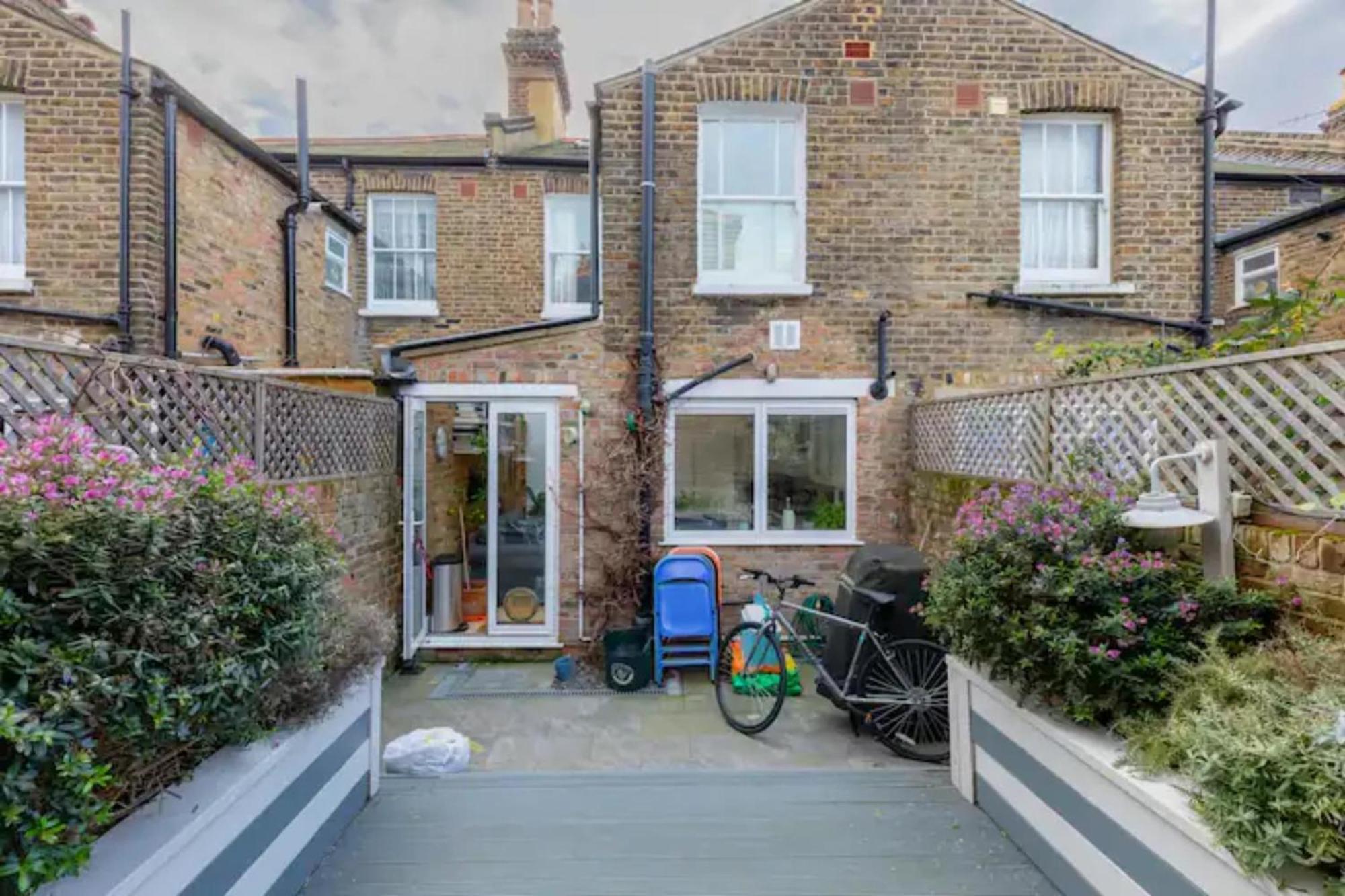 Beautifully Designed 2bd House - By Queen's Park! Holiday home London