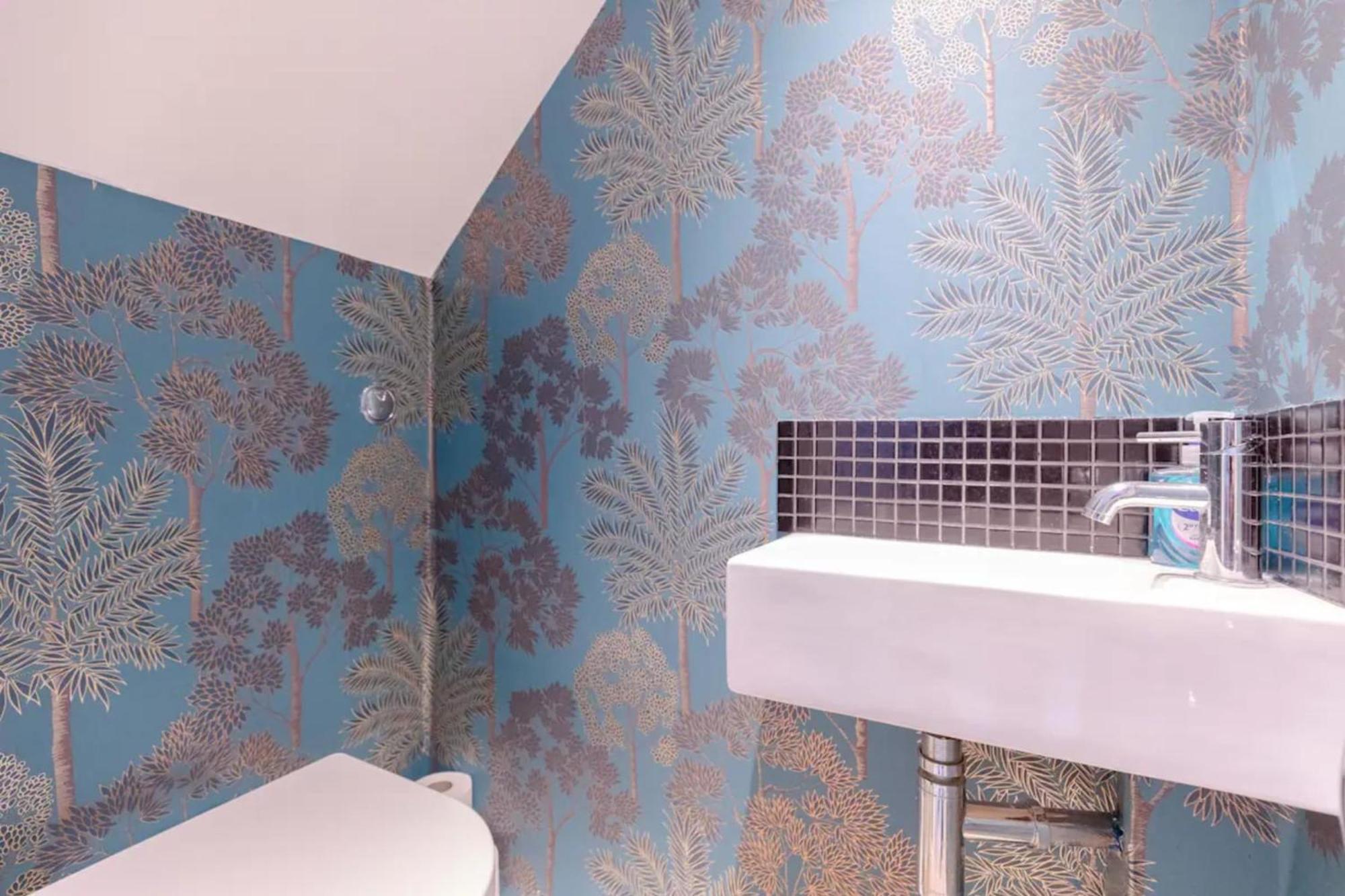 Beautifully Designed 2bd House - By Queen's Park! Holiday home *