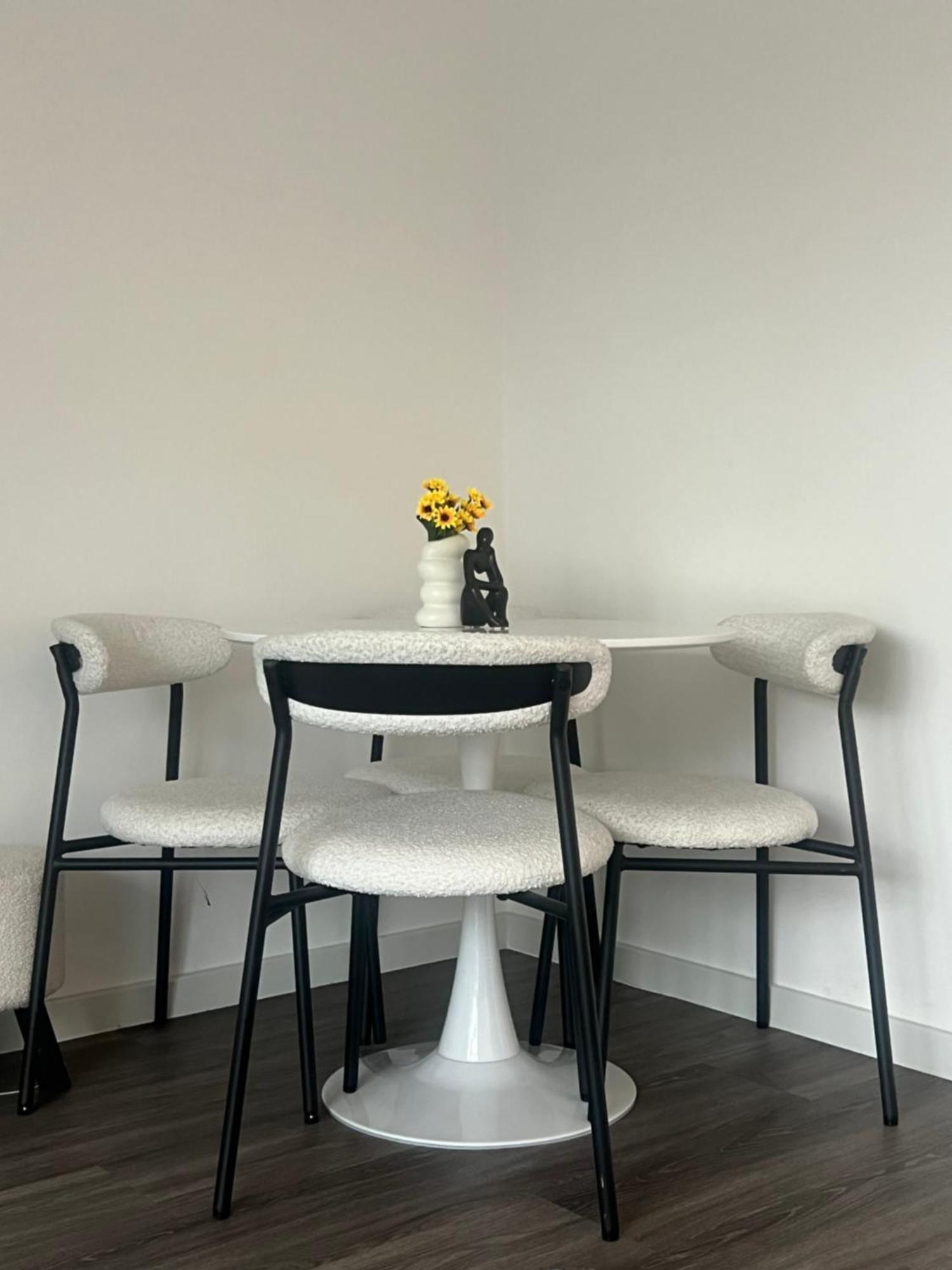 Luxxe With Parking, Prime Location