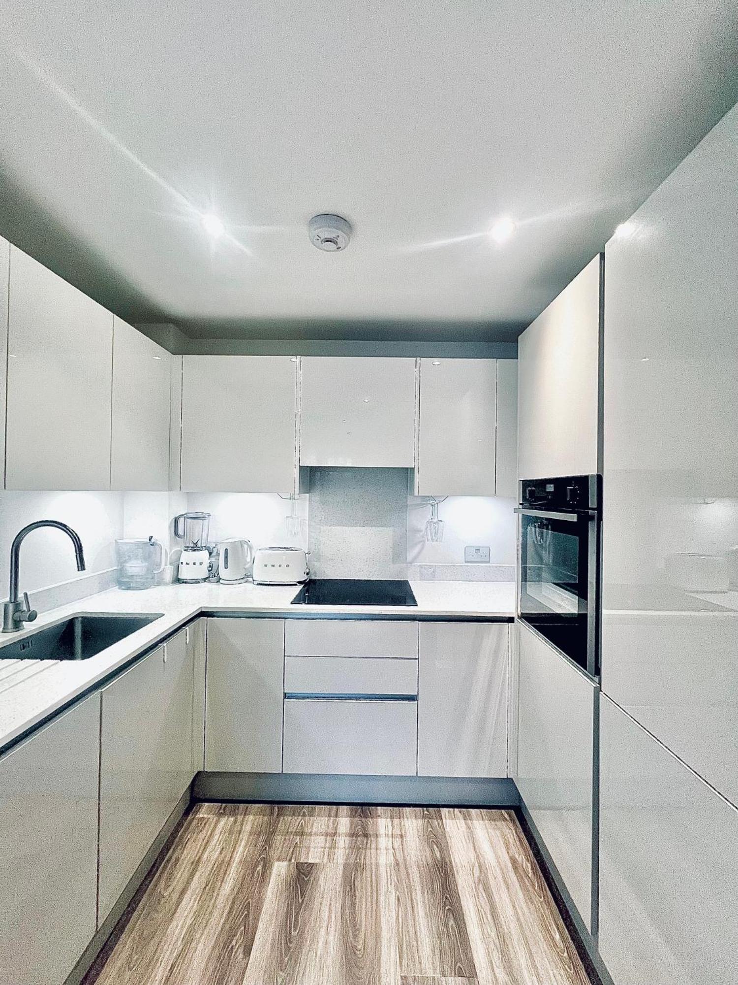 Luxxe With Parking, Prime Location London