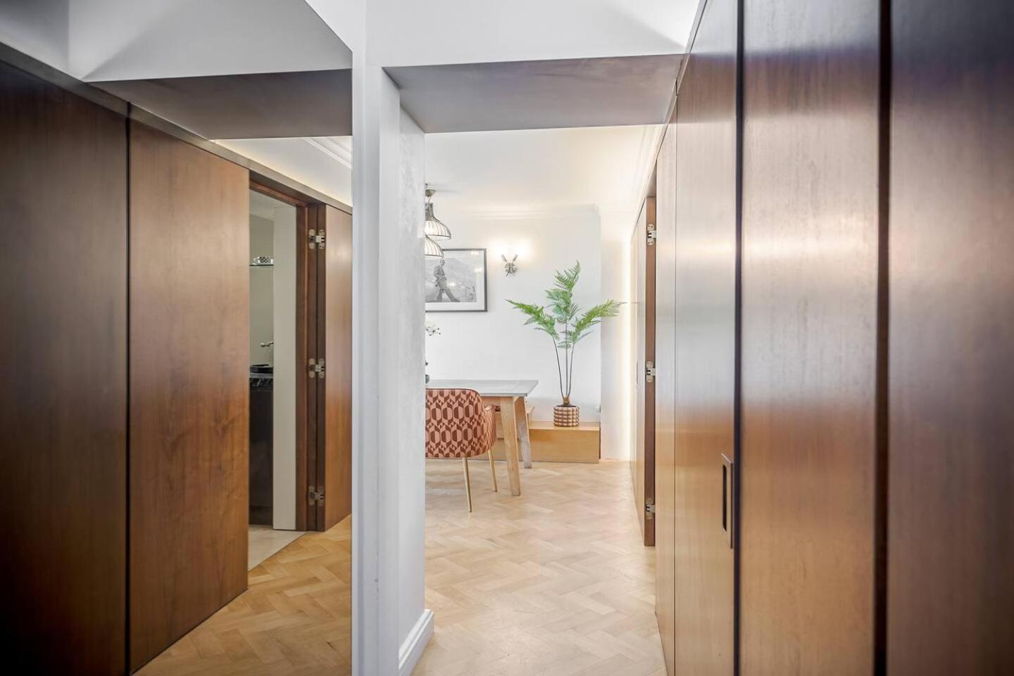 Charming 2 Bed Flat In Knightsbridge London Balcony View Of Harrods * London