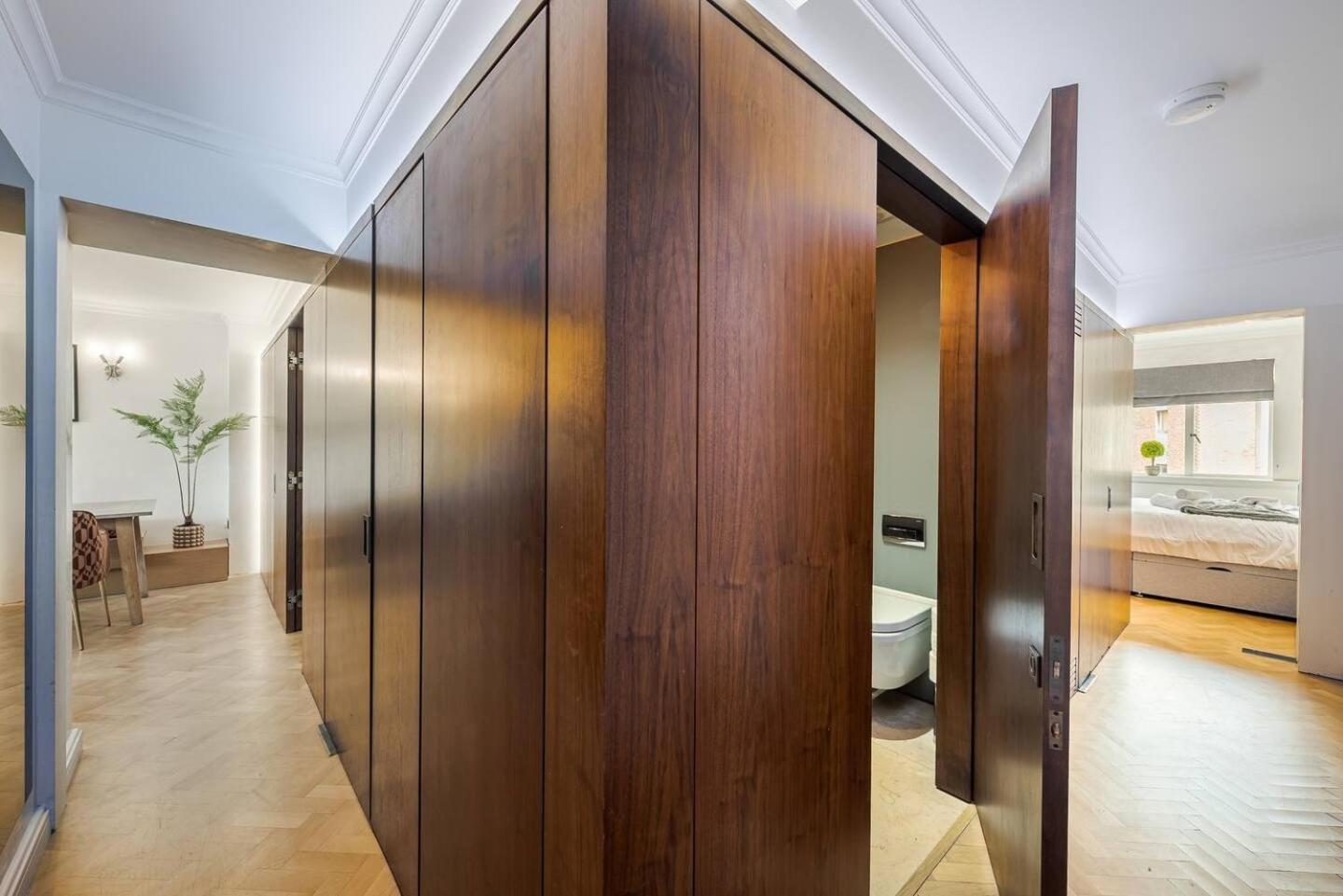Charming 2 Bed Flat In Knightsbridge London Balcony View Of Harrods Apartment