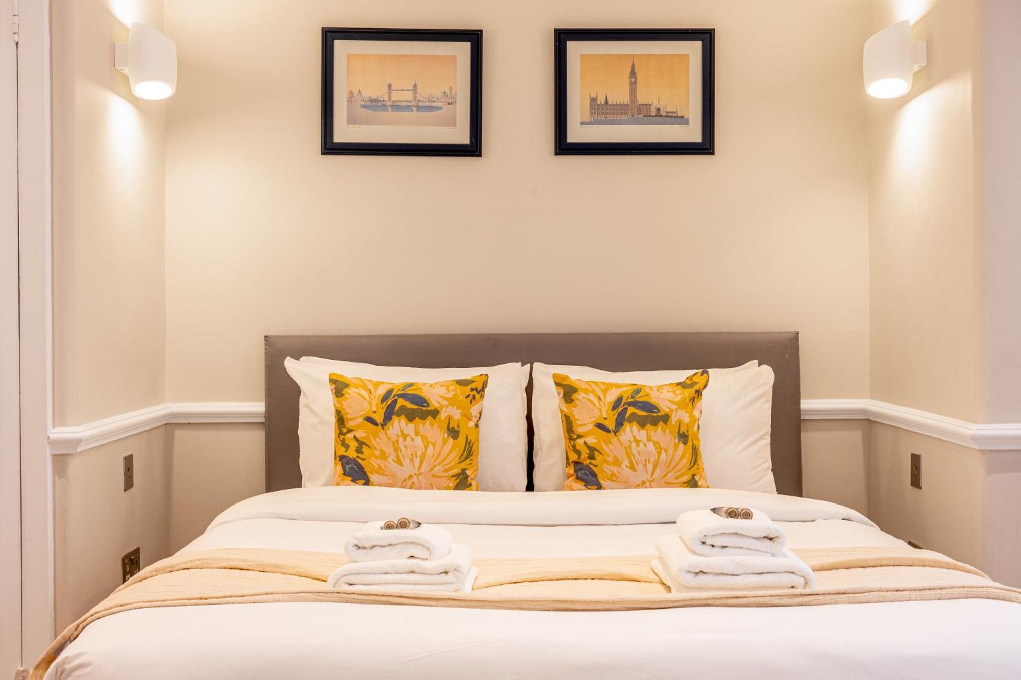 Charming In Prestigious Chelsea Apartment *