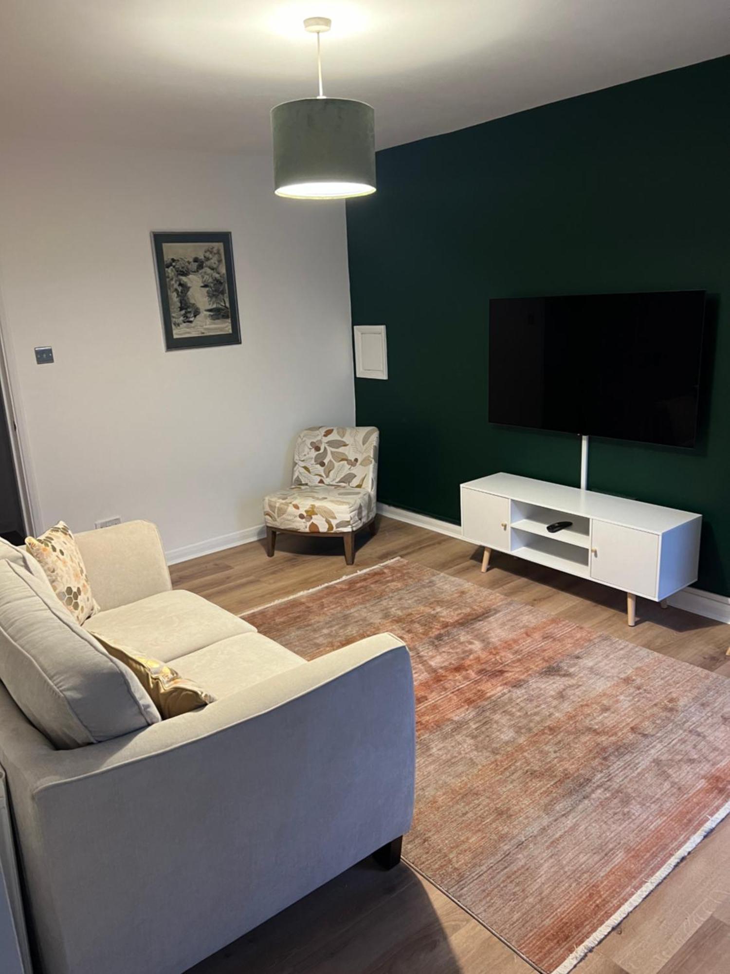 Stylish Warwick Avenue Escape Near Little Venice Apartment