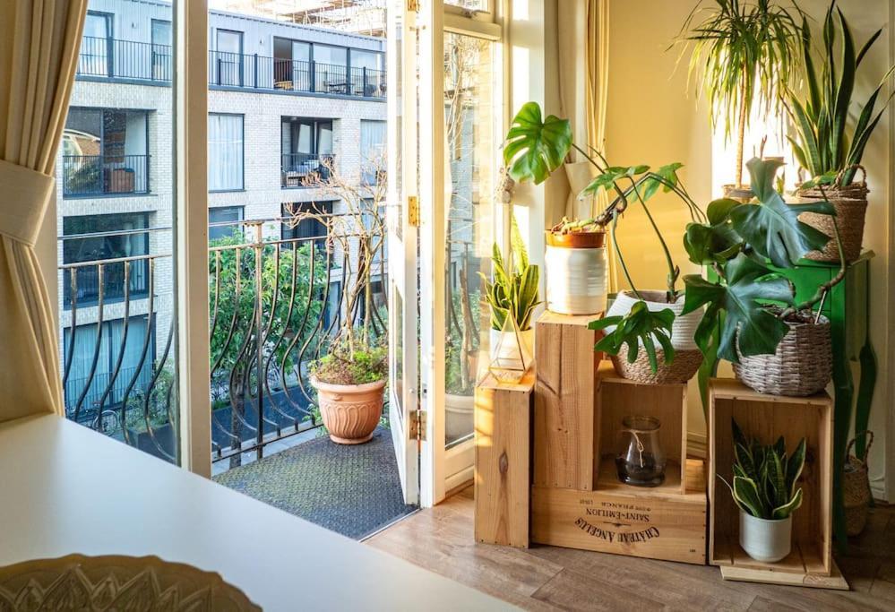 Adorable Hackney Flat With Balcony Apartment London