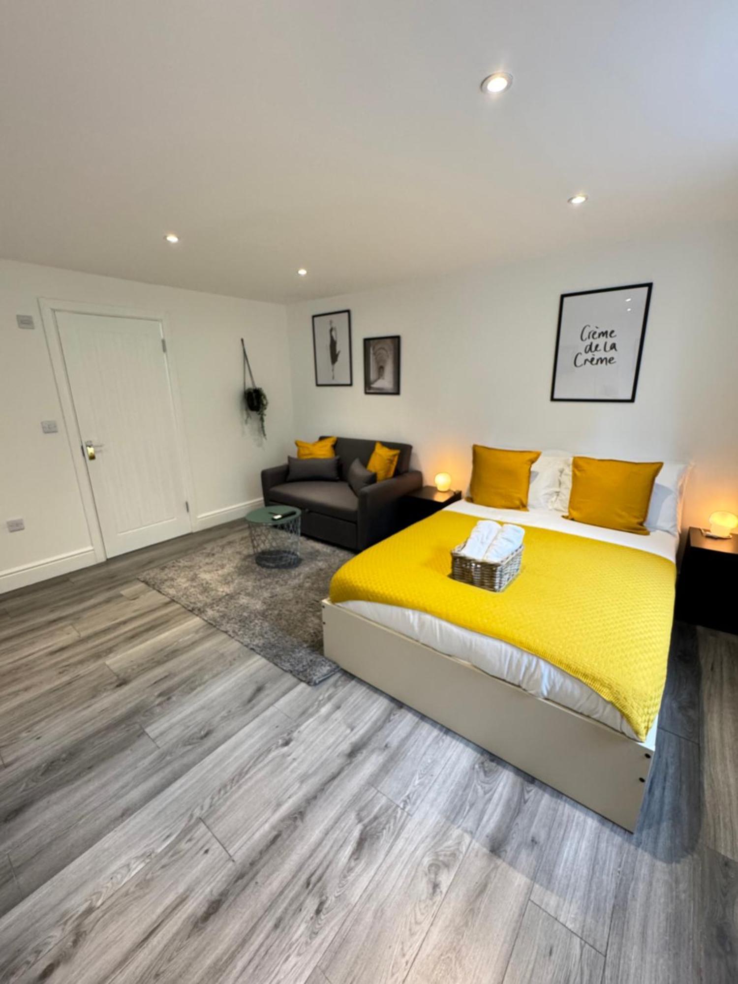 En-suite Bedroom For Up To 4! Sofa Bed - Near Stratford Pensión *