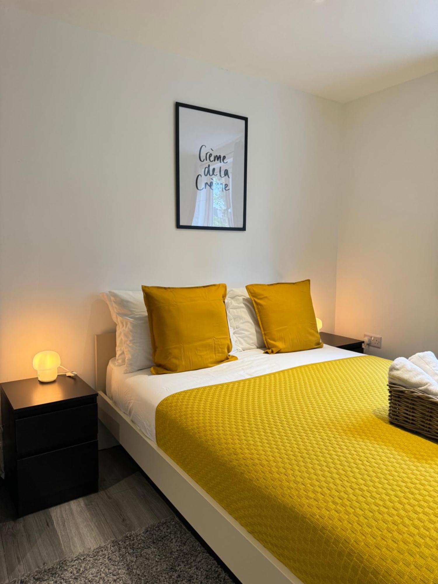 En-suite Bedroom For Up To 4! Sofa Bed - Near Stratford Pensión