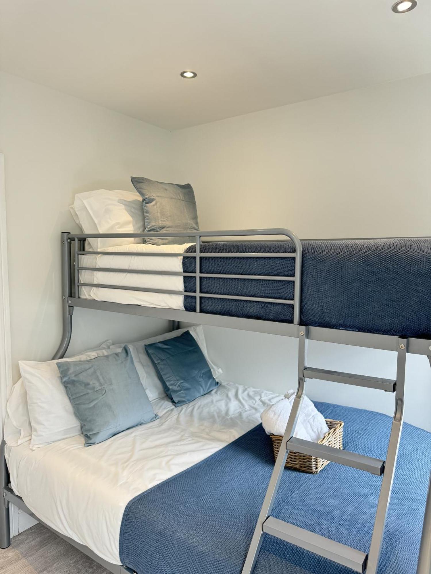 En-suite Bedroom For Up To 4! Sofa Bed - Near Stratford * London