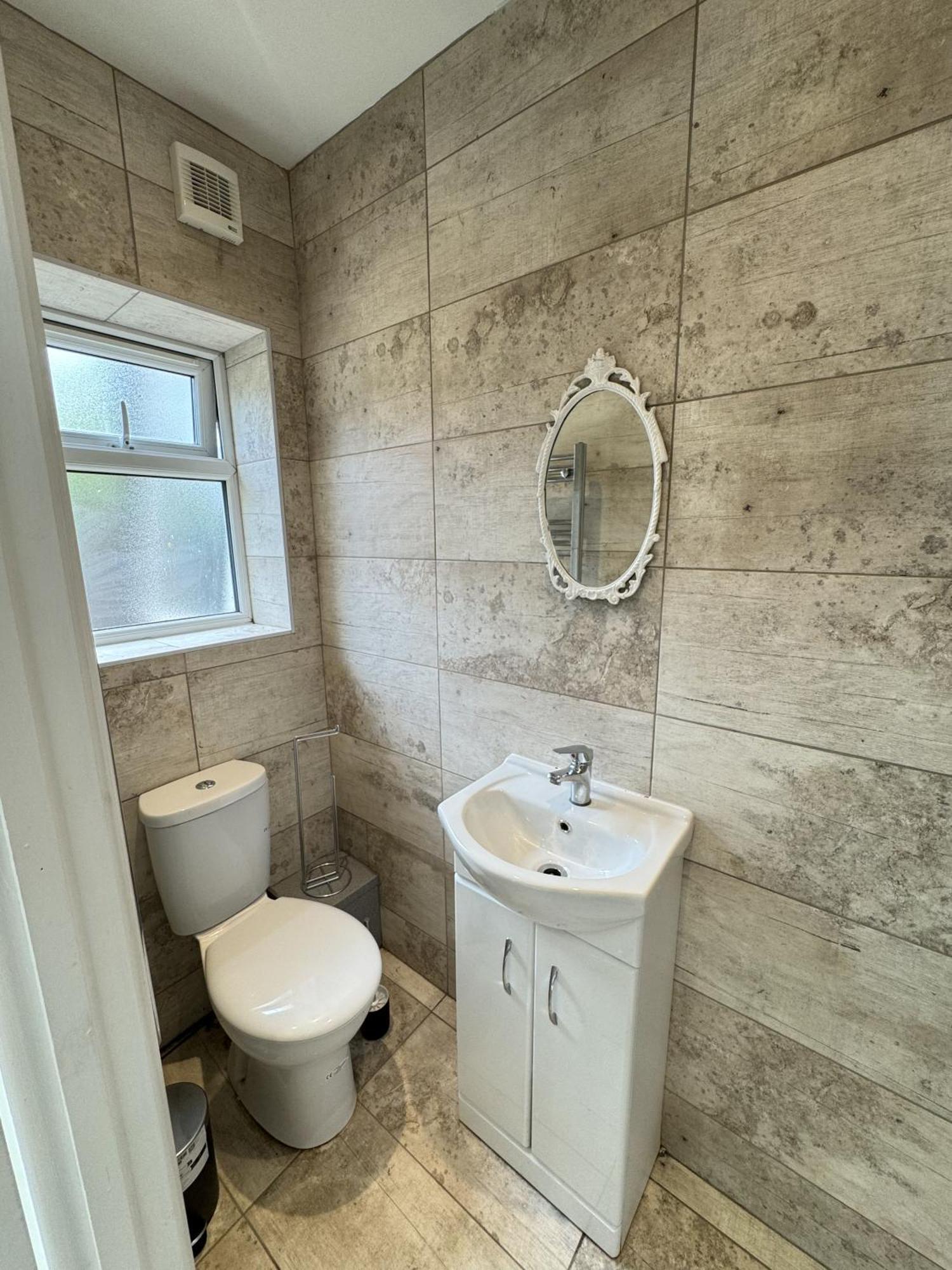 En-suite Bedroom For Up To 4! Sofa Bed - Near Stratford Guest house